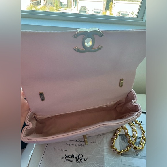 NEW CHANEL make up Crossbody - Picture 7 of 13